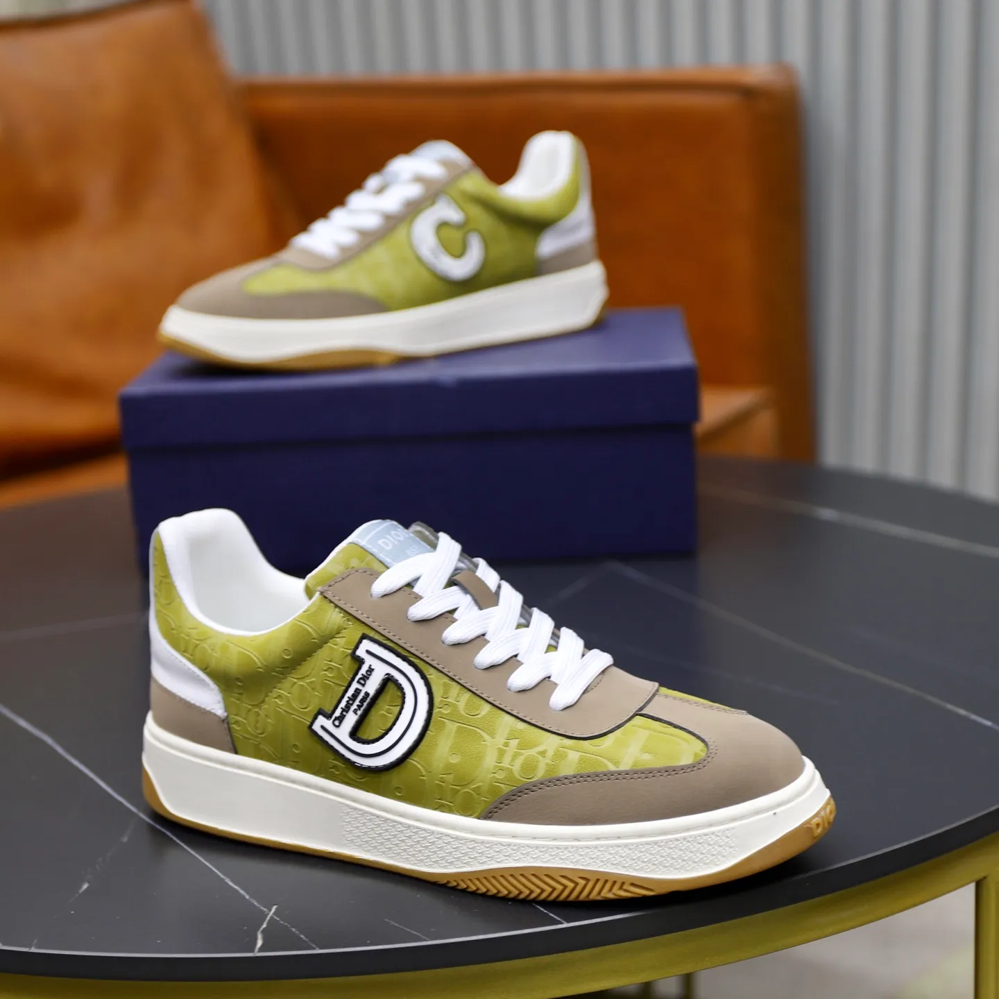 Ex-factory price: 400💰🙅‍♂️🙅‍♂️🙅‍♂️ Brand: Dior DIOR Standard code: 38-44 (45 customized) Grade: Same as the official website Material: Original cowhide material spliced with brand cloth Comfortable and breathable lining Lightweight and wear-resistant sports outsole Style category: Men's fashion casual shoes Running sports shoes Distinguished luxury brand elements Top luxury color: actual picture color